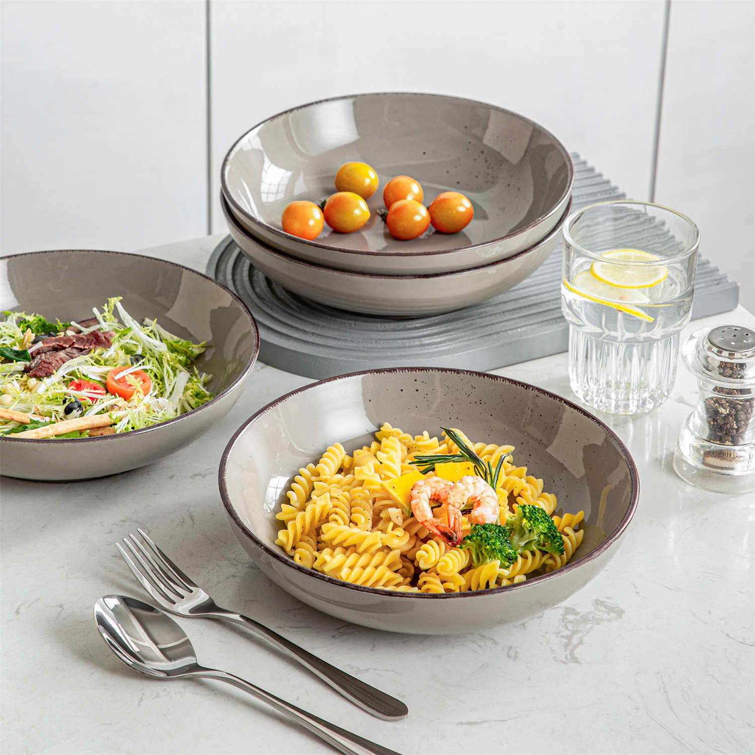 Choosing the Best Pasta Serve Ware: Bowls vs. Plates Guide