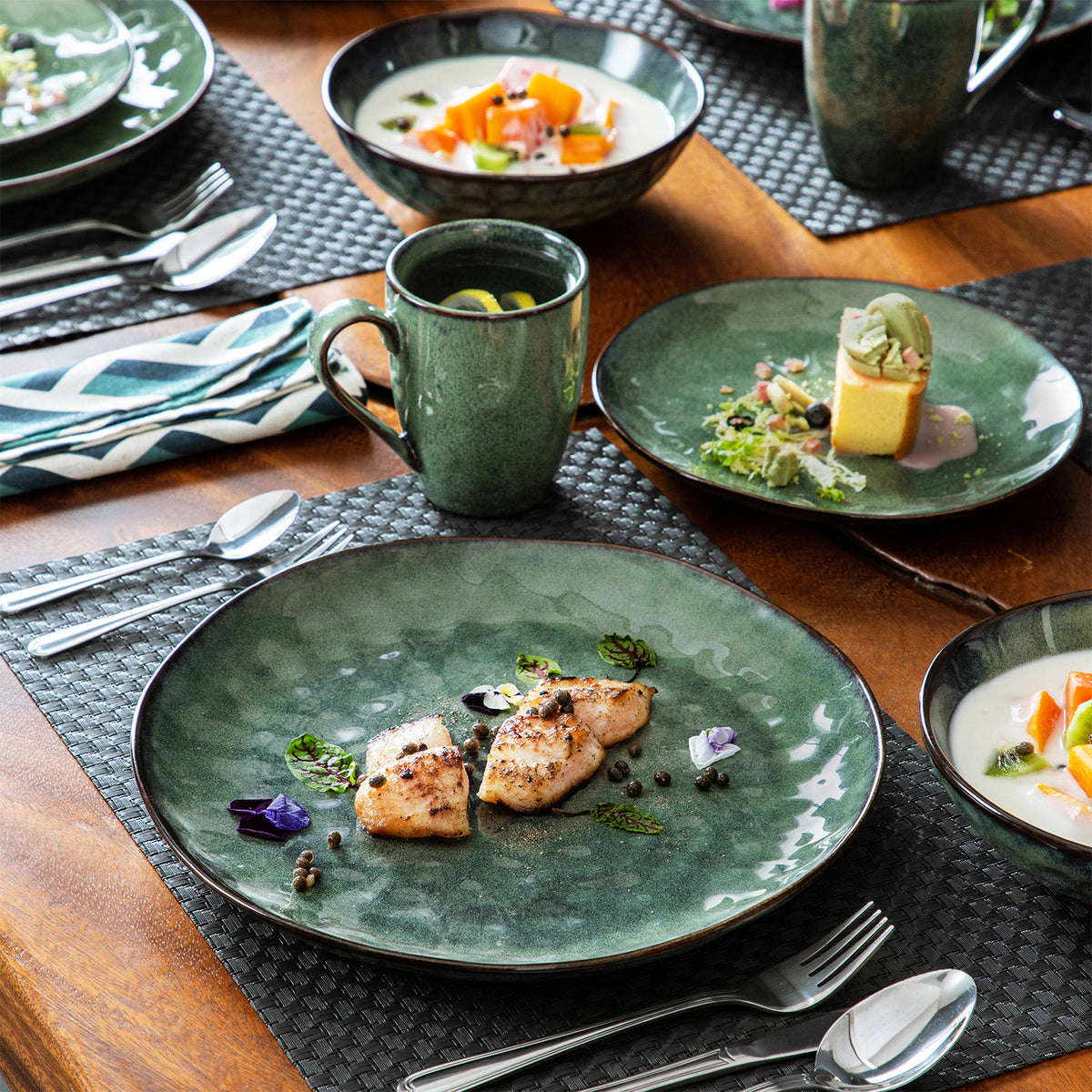 vancasso Starry 16-Piece Stoneware Dinnerware Set in Green with Reactive Glaze