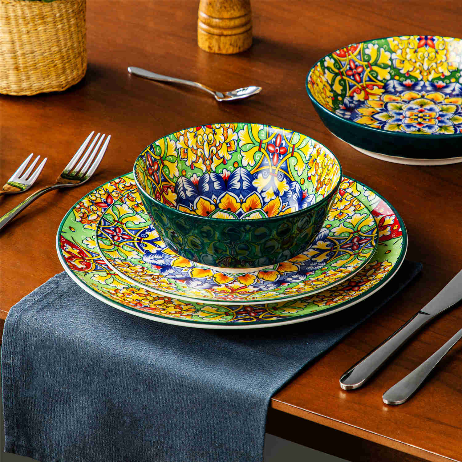 Simi 24-Piece Dinnerware Set | Porcelain Boho Plates and Bowls