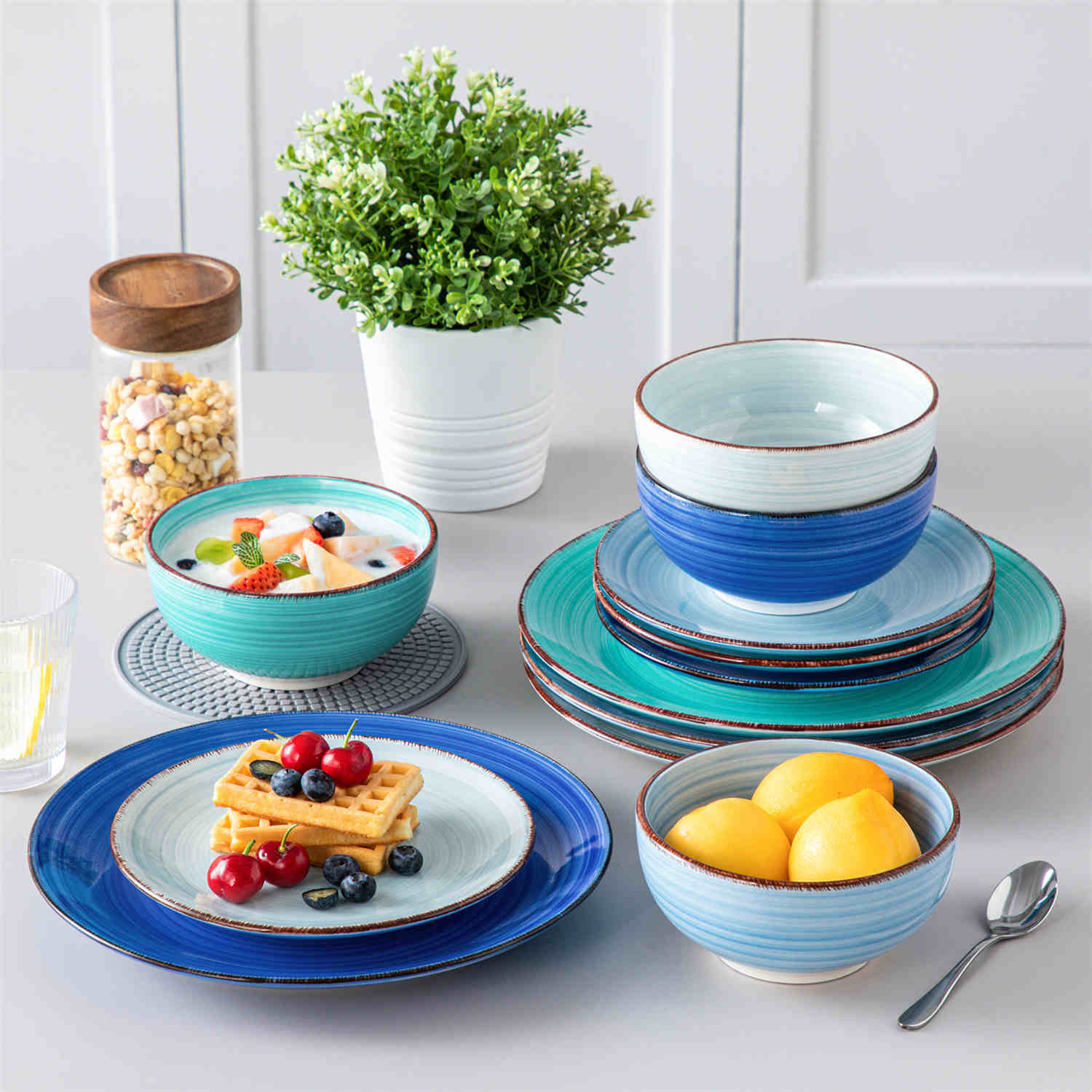 Colorful Dinnerware Set | Service for 4 | Spiral Design