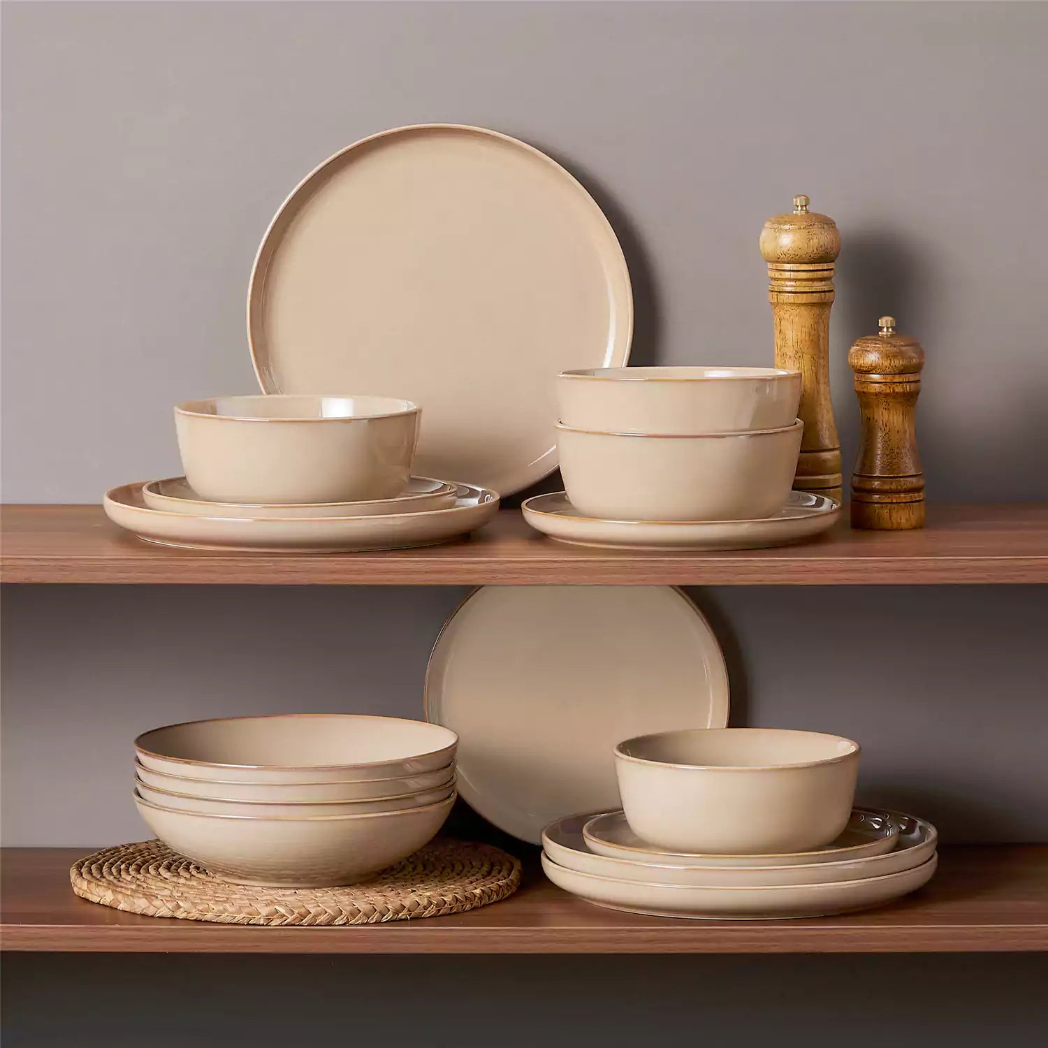 A glossy caramel 16-piece stoneware dinnerware set from the Playa collection - featuring farmhouse charm with plates and bowls for 4 people-vancasso