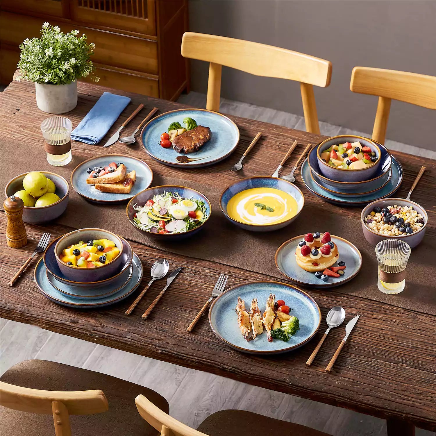 A glossy deep indigo 16-piece stoneware dinnerware set from the Playa collection - featuring farmhouse charm with plates and bowls for 4 people-vancasso